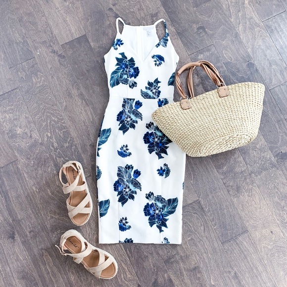 H&M Dresses & Skirts - H&M V Neck White & Blue Floral Dress